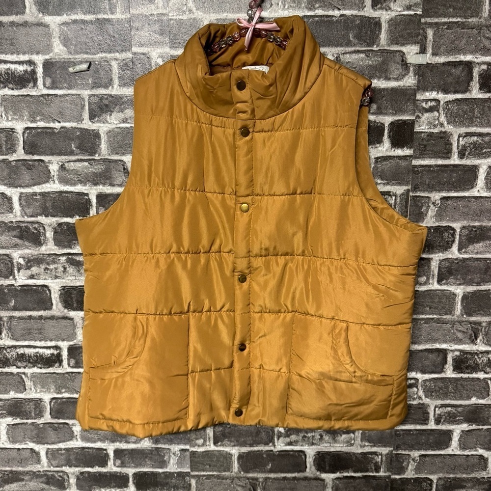 Mud Pie puffer vest Tan light brown snap buttons pockets